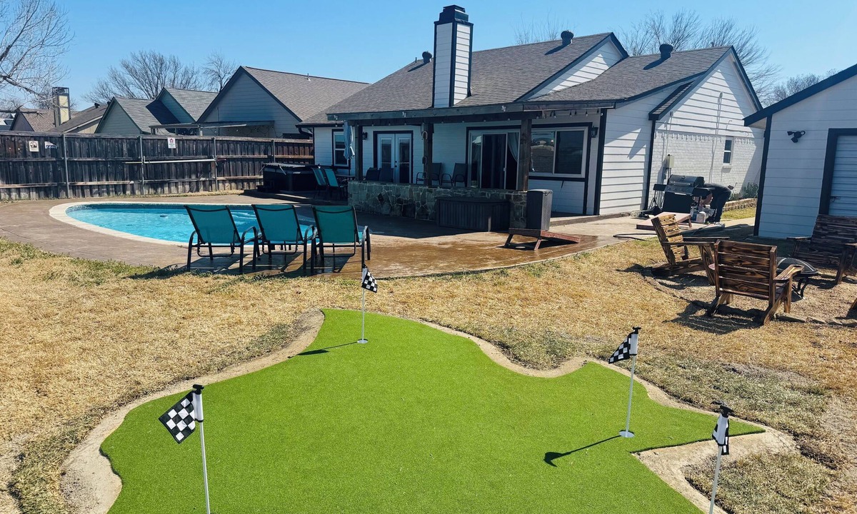 The Colony House | LakeHouse, Private Pool, Hot Tub/Spa, Putting Green, LakeView, Firepit and more!