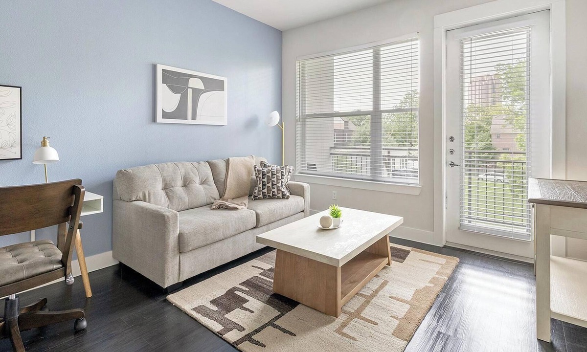 Old East Dallas Apartment | Landing | Amazing 1BD, Gym, Clubhouse