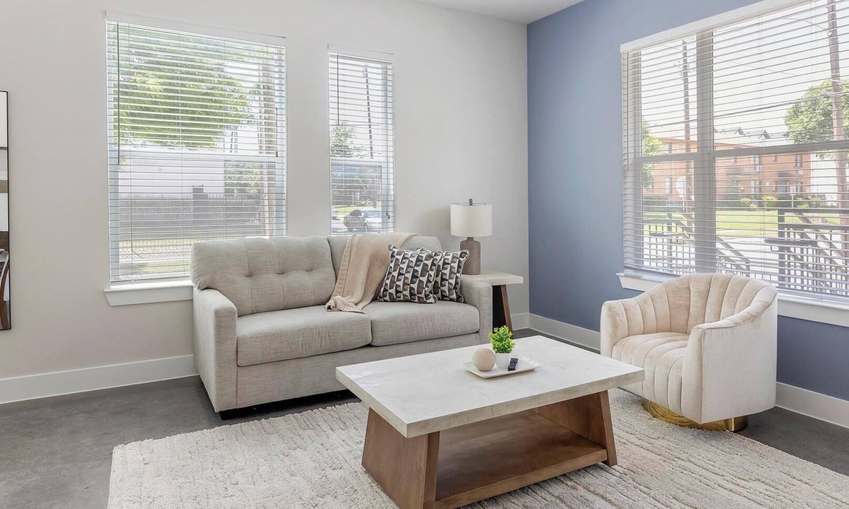Old East Dallas Apartment | Landing | Amazing 2BD, Gym, Clubhouse