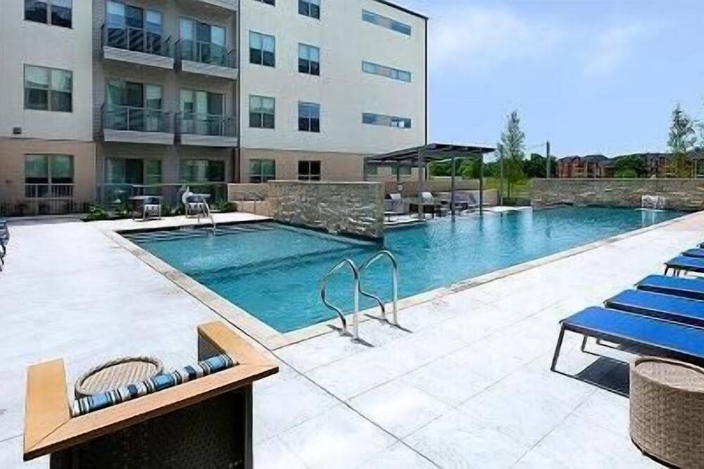 Fort Worth Apartment | Landing at Atlas Waterside Apartments - 1 Bedroom in Downtown Benbrook