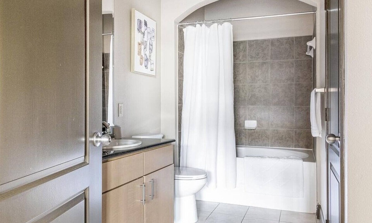 Mid City South Apartment | Landing at The Millennium Towne Center - 2 Bedrooms in Mid City South