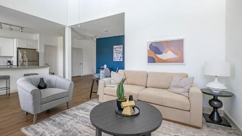Waller Apartment | Landing Beautiful 3BD Gym Pool