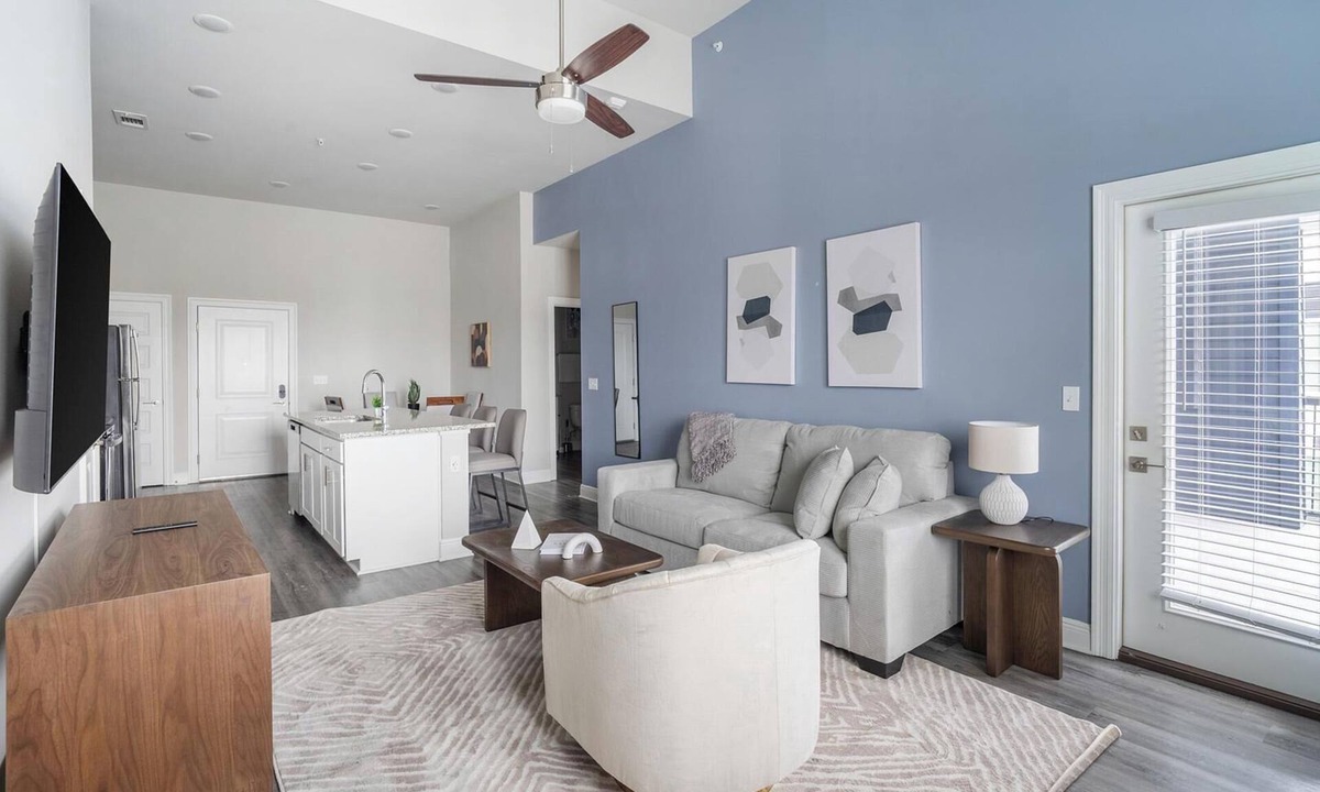 Harvey Apartment | Landing | Chic 3BD, Clubhouse, Gym