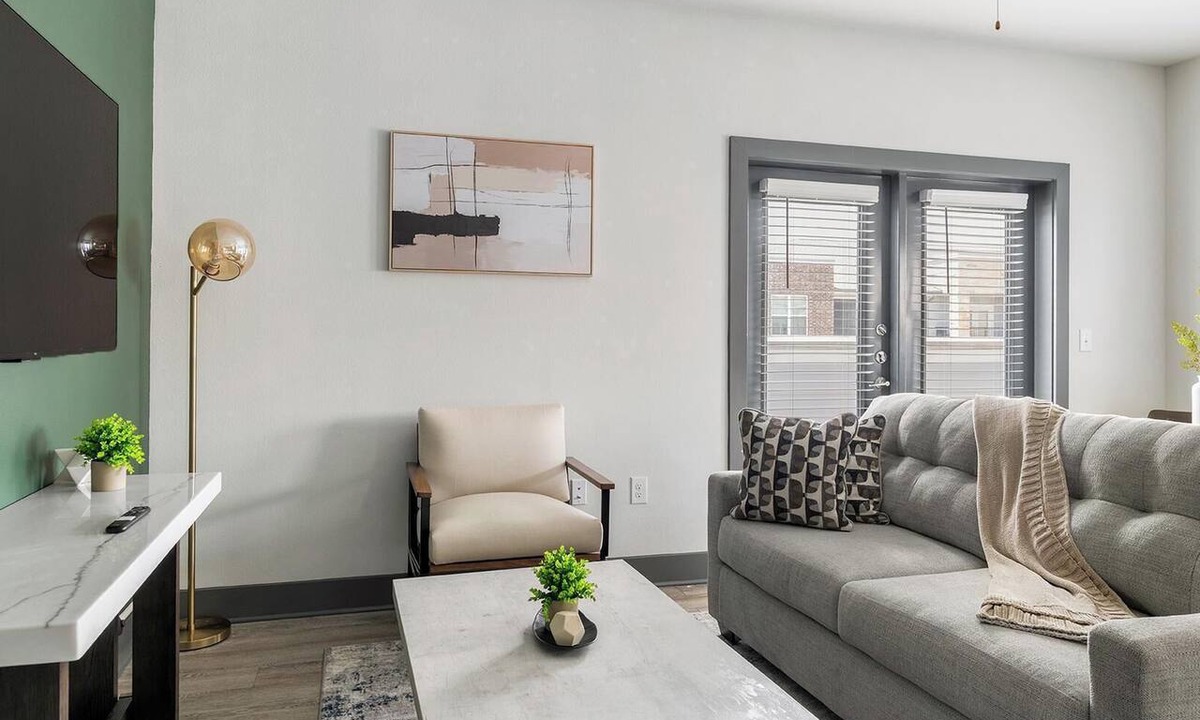 Terrell Apartment | Landing | Chic 3BD, Gym