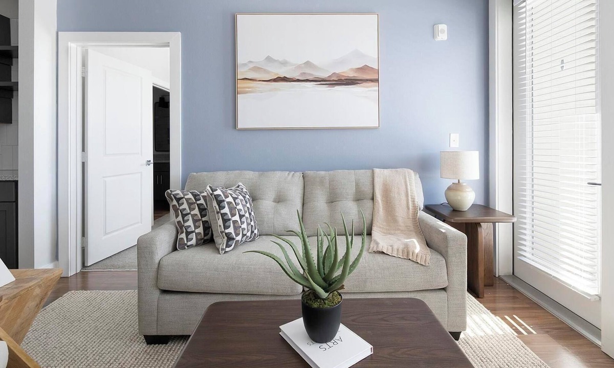 Ferndale Apartment | Landing | Incredible 2BD, Pool, Gym