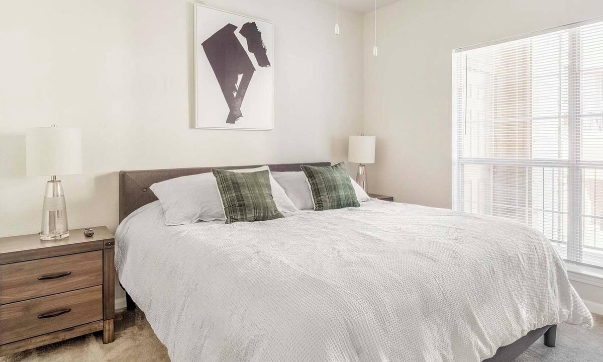 Southbelt/Ellington Apartment | Landing | Modern 2BD, Pool, Gym