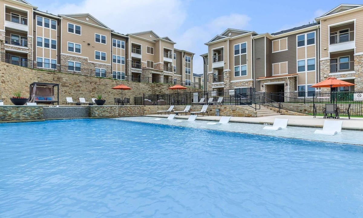 Buda Apartment | Landing Near Historic Downtown Buda