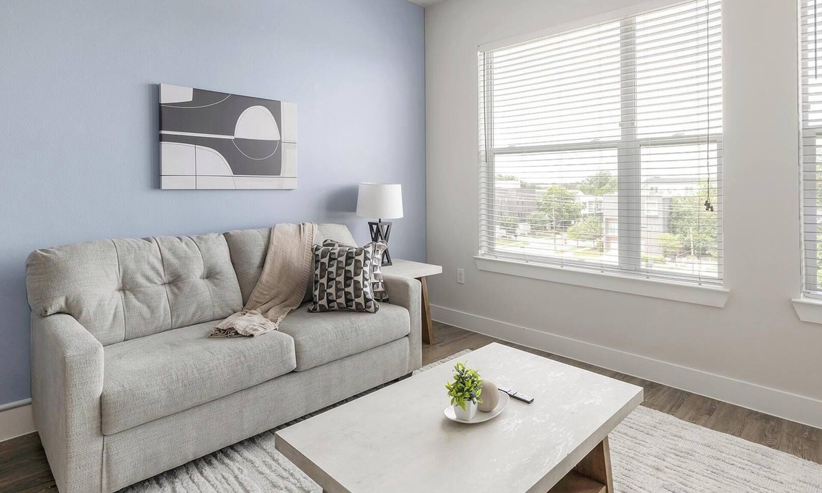 Old East Dallas Apartment | Landing | Spectacular 1BD, Gym, Clubhouse