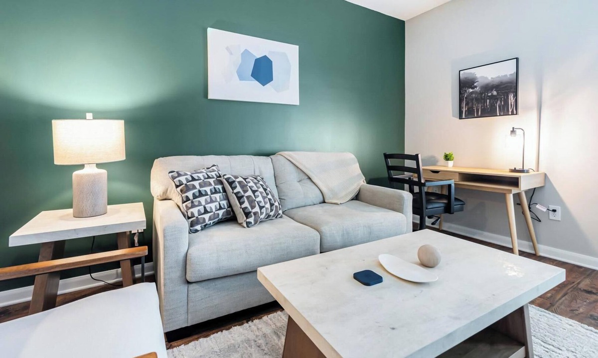 Biloxi Apartment | Landing | Spectacular 2BD, Pool, Gym