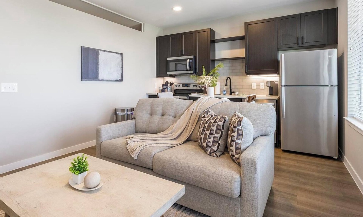 Deep Ellum Apartment | Landing | Stylish Studio, Pool, Rooftop Lounge