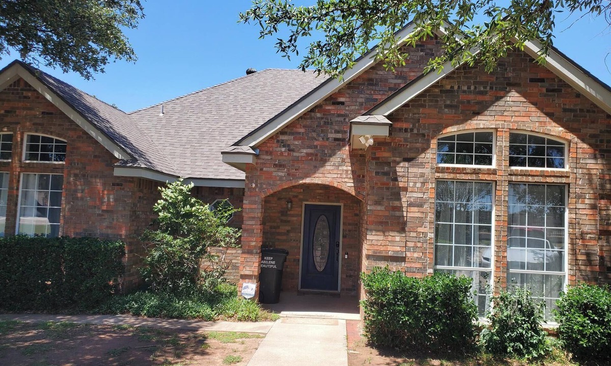 Abilene House | Large 3 bedroom, 2 bath house on an acre of property in South Abilene