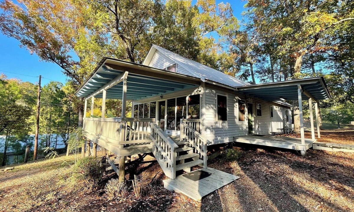 Zwolle Cabin | Large 4-Bedroom Cabin with Full Kitchen, Vaulted Great Room & Outdoor Gathering Space