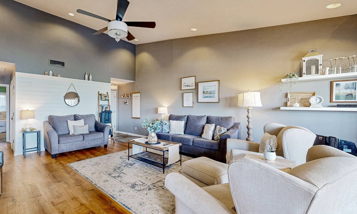 Highland Lake Estates Condo | Lavish lakefront retreat in private island community with pools, tennis, & gym