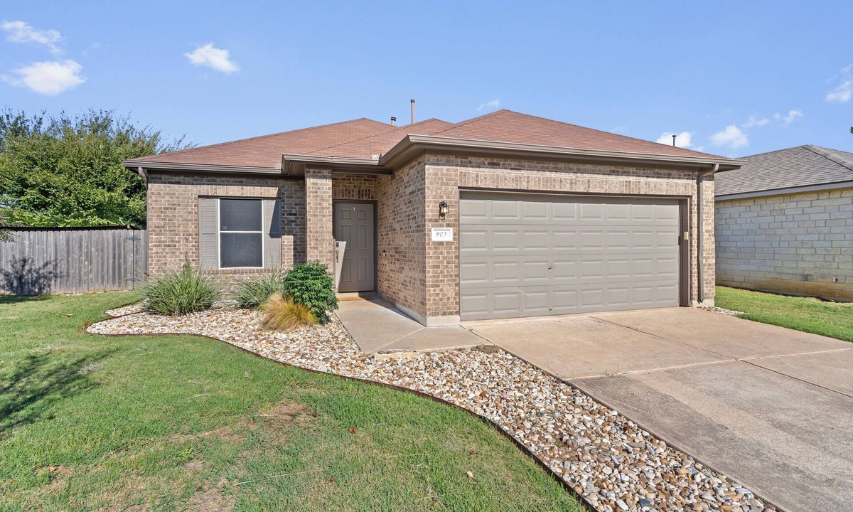 Leander House | Leander Home w/Shaded Backyard, Games and Grill