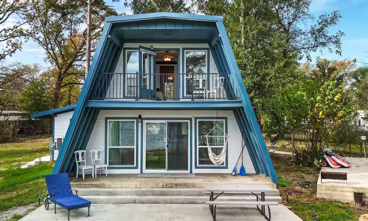 Chandler House | Leave it all behind and relax at Little Ladies Lake House.