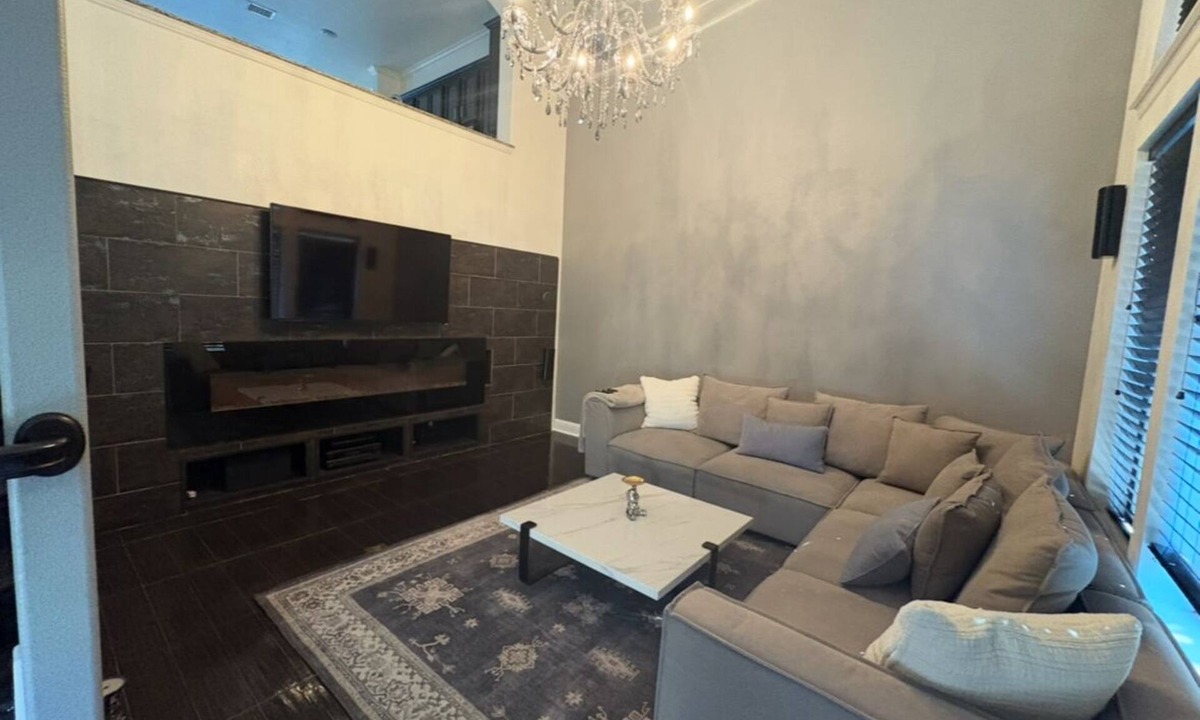 Legacy Town Center North House | Legacy Haven is cozy-chic townhome steps from Plano's top dining and boutiques.