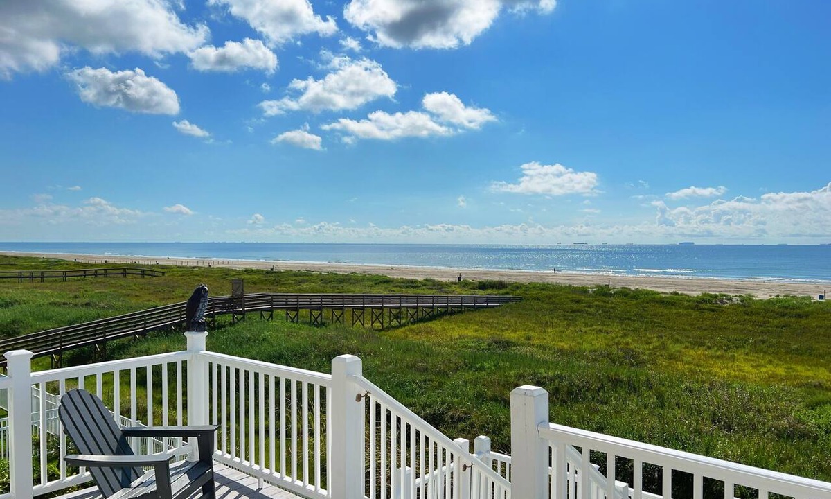 Galveston House | Located in Galveston at Grand Beach │HIGHEST RATED HOUSE │BEACHFRONT │Elevator