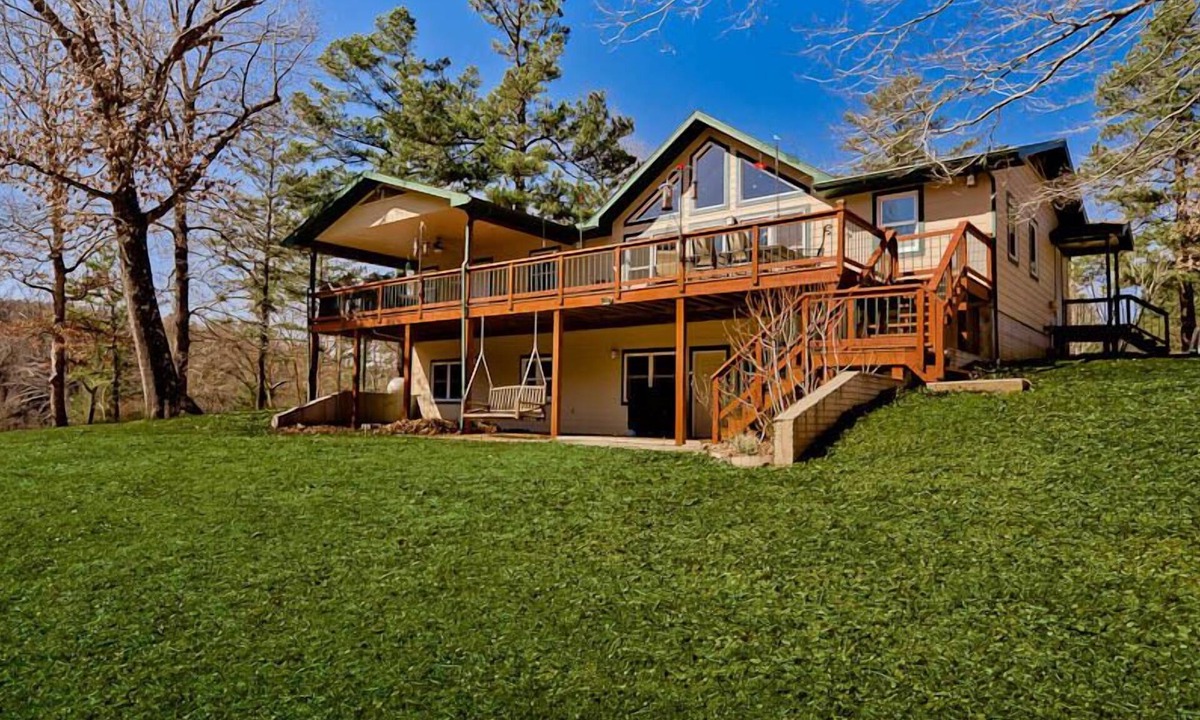 Eureka Springs House | Located On The Beautiful Kings River With Your Own Private Gravel Bar