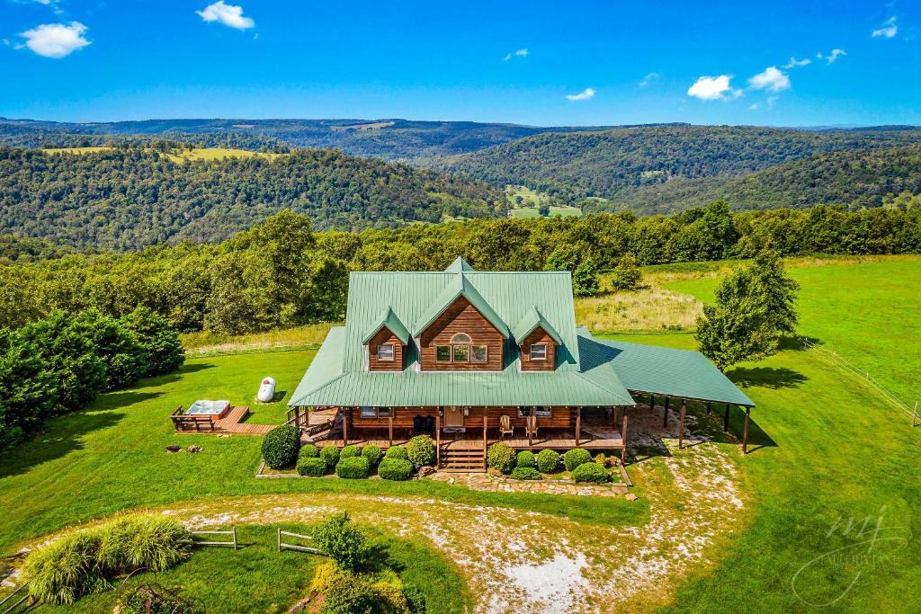Compton House | Lodge at OZK Ranch- Incredible mountaintop cabin with hot tub and views