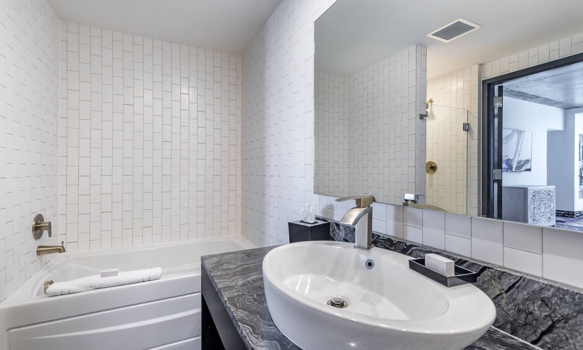 Cedars Hotel | Lorenzo Hotel Dallas, Tapestry Collection by Hilton