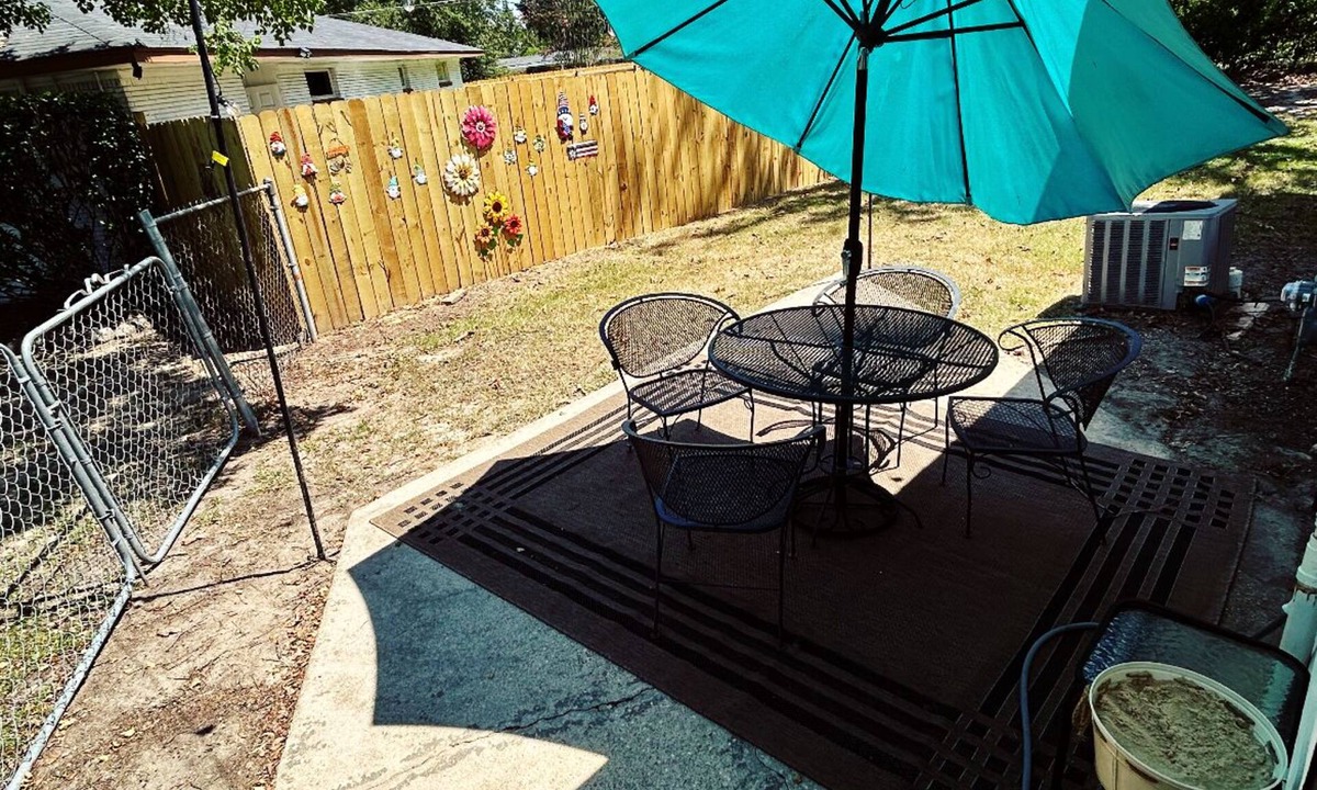 West Monroe House | Louisiana Roots 3BR/1BA Home-Inside city limits, close to everything!