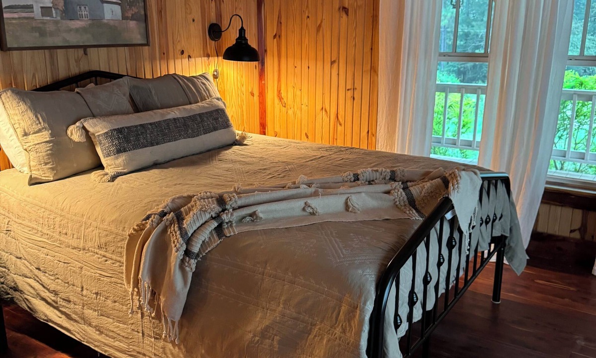 Shelbyville Cabin | Lovely cabin with AC in charming Shelbyville Close to Lake Toledo Bend.