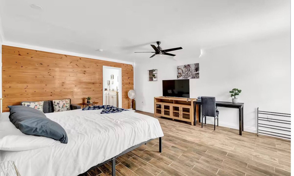 Midtown Apartment | Lovely Casita w/King Bed 8min to DT