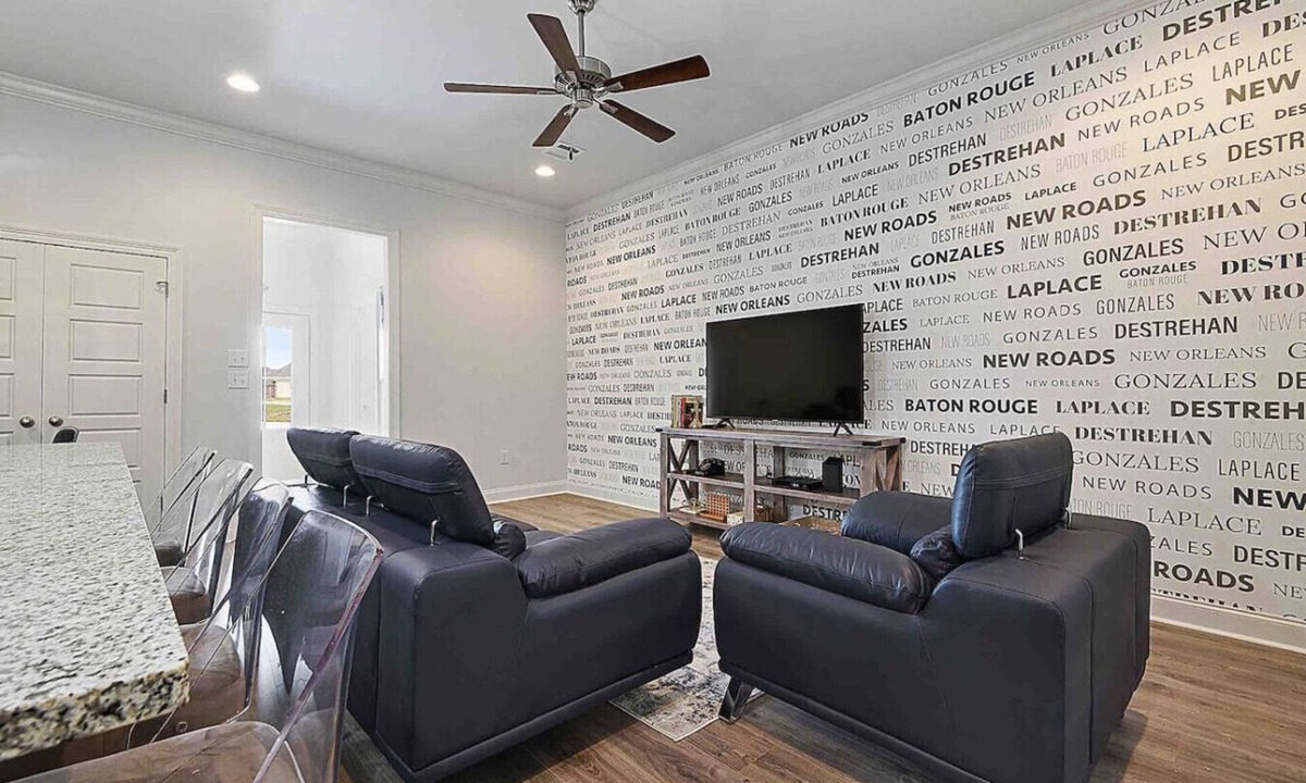 Highlands - Perkins Villa | LSU 2 BR | Pet Friendly|Pool| Fitness| Sleep 4