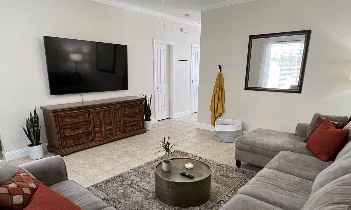 Highlands - Perkins House | LSU Townhome in Baton Rouge - 2.5 miles to campus and LSU sports complex!
