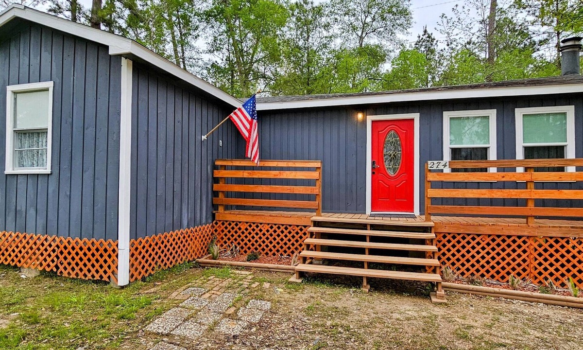 Hillister House | "Lucky Cottage" Quiet community, minutes from Naskila Casino and Restaurant!