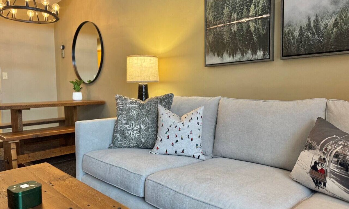 Lutsen Apartment | Lutsen Ski-In/Ski-Out | Moose Mtn Views | Hot Tub
