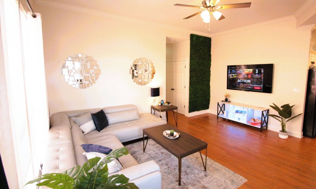 Highlands - Perkins House | LUX Home, 3min from LSU, KING Bed