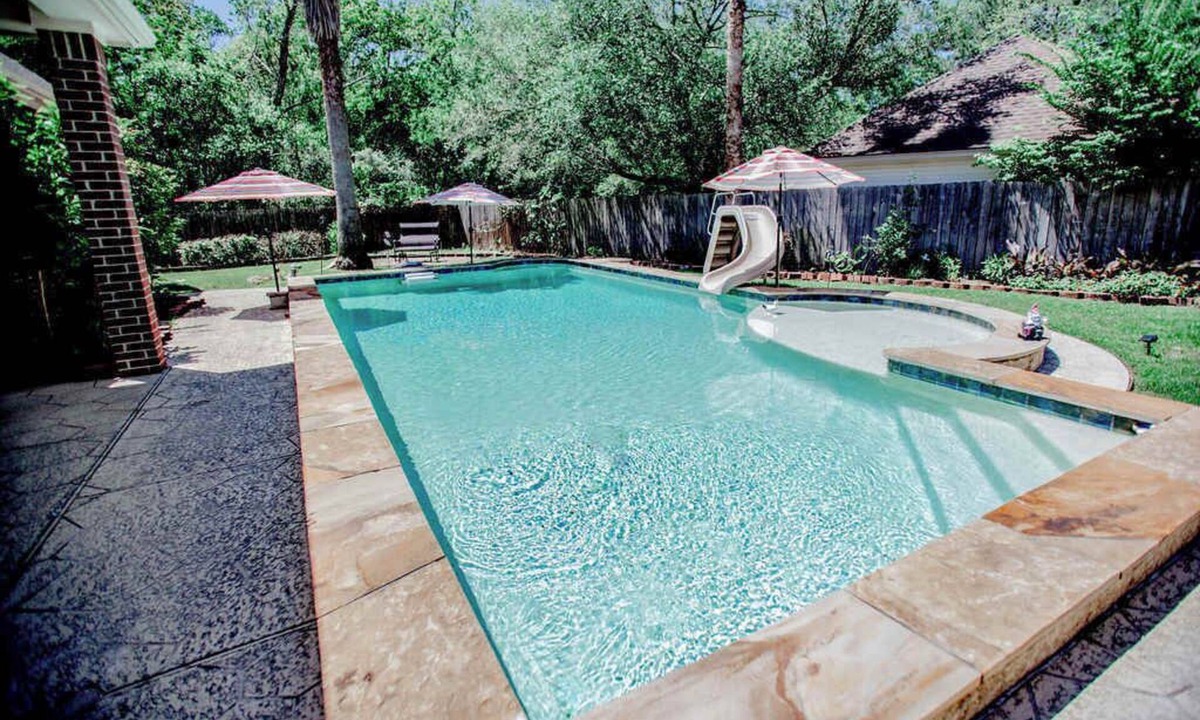 Beaumont House | Luxe Executive Home 4BR 3.5 BA w/Sparkling Pool, Outdoor Entertainment Area, Sp