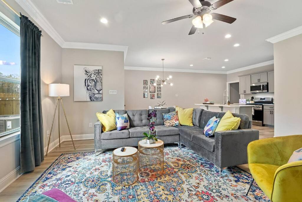 Highlands - Perkins House | Luxurious New 3b/2.5bath 4 miles from LSU