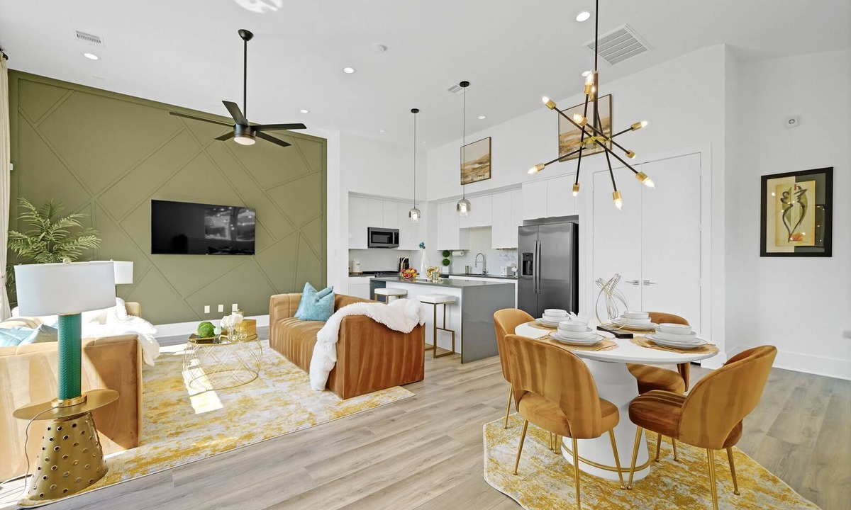 Riverside Terrace House | Luxury 3BR Houston Home with Parking - Walk to Everything