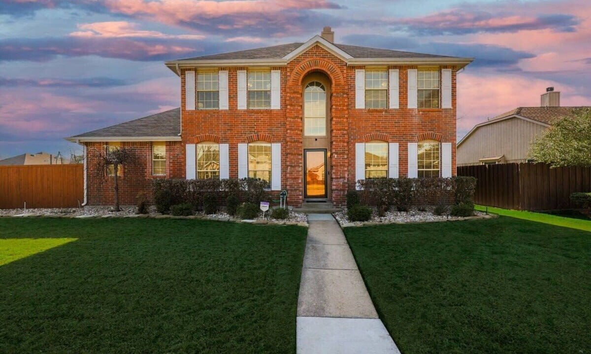 Rowlett House | Luxury 5 BR, Jacuzzi, Gym, Near Lake for large Fam