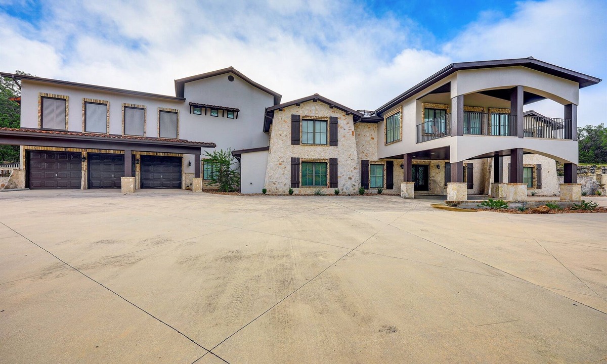 Wetmore House | Luxury 6.5 acre Mansion | Heated Pool, Hot Tub, Game Room