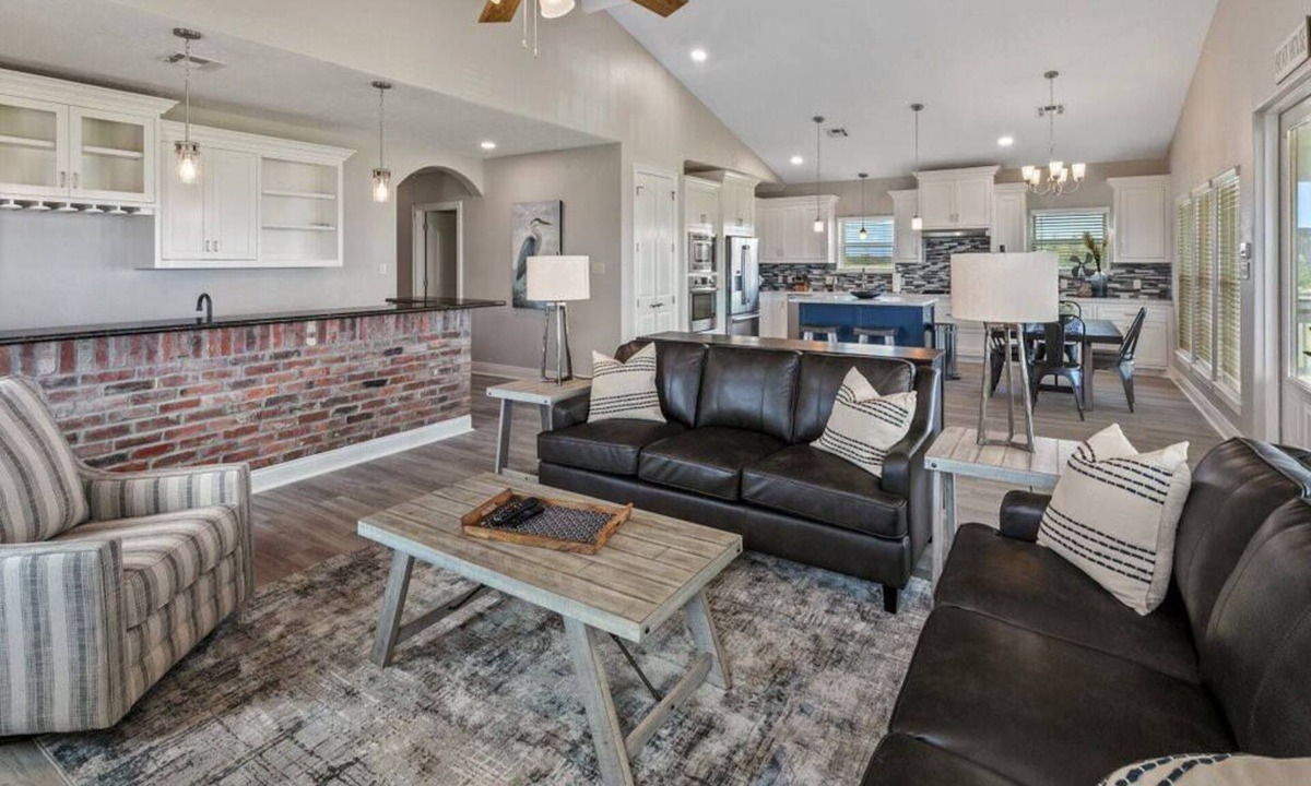 Hackberry House | Luxury at the Water - Camp #4