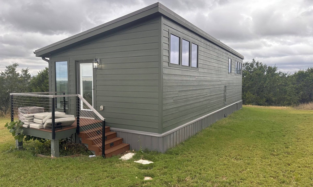 Paluxy Cabin | Luxury Cabin -Glen Rose located near Fossil Rim. On 90 peaceful acres. 360 views