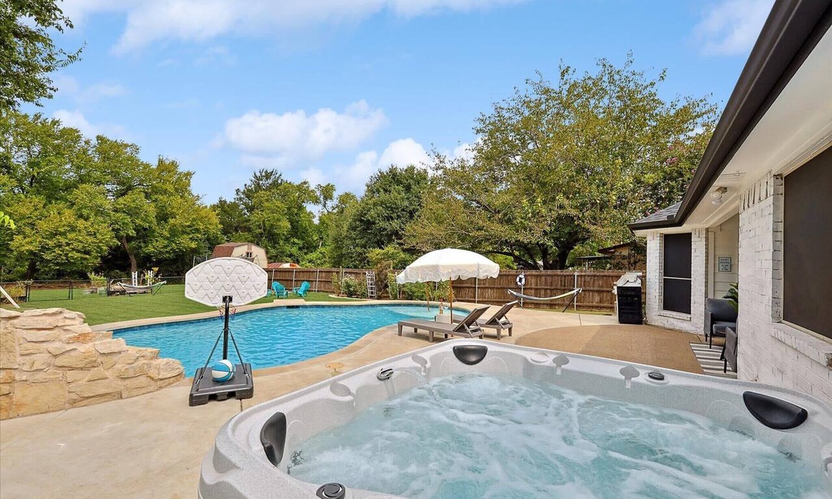 Red Oak House | Luxury Gem in the Forest-Pool&HotTub&Cinema&Games