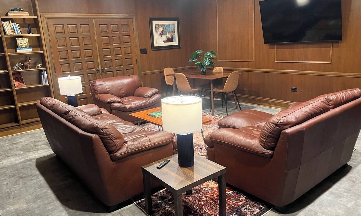 Pascagoula Apartment | Luxury Library Vibe, Modern Executive Apartment