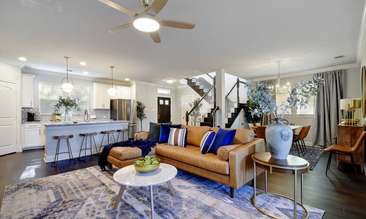 Southtown House | Luxury Living with modern amenities - Blocks from Riverwalk/Downtown