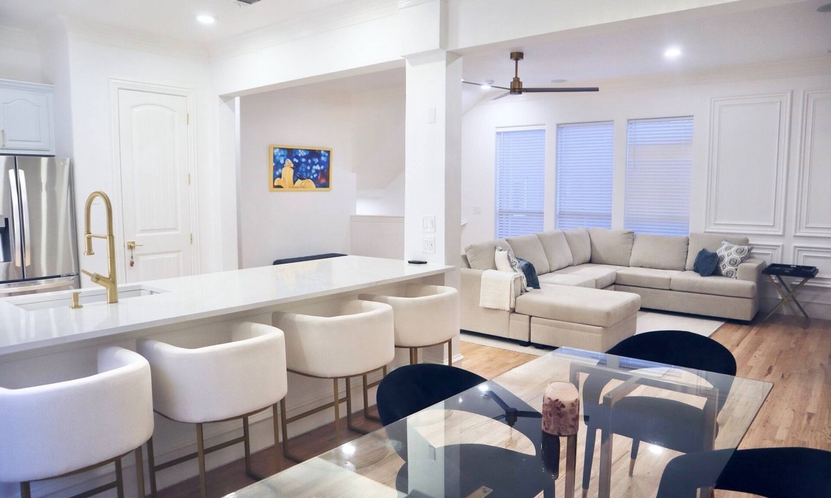 Knox - Henderson Condo | Luxury Modern Townhome! Walk to Lower Greenville 3BR 2.5 BA 2 car Garage