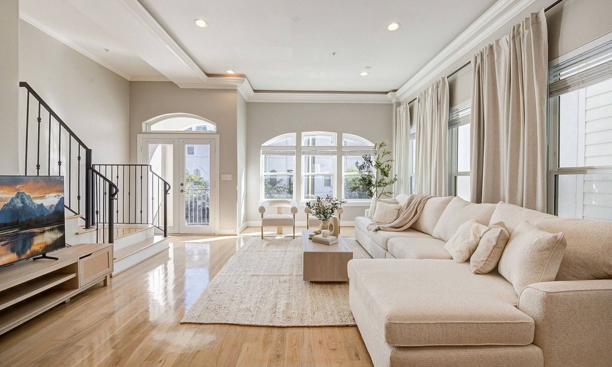 Greenway Plaza-Upper Kirby House | Luxury Montrose 5 Bedroom Retreat Central Houston