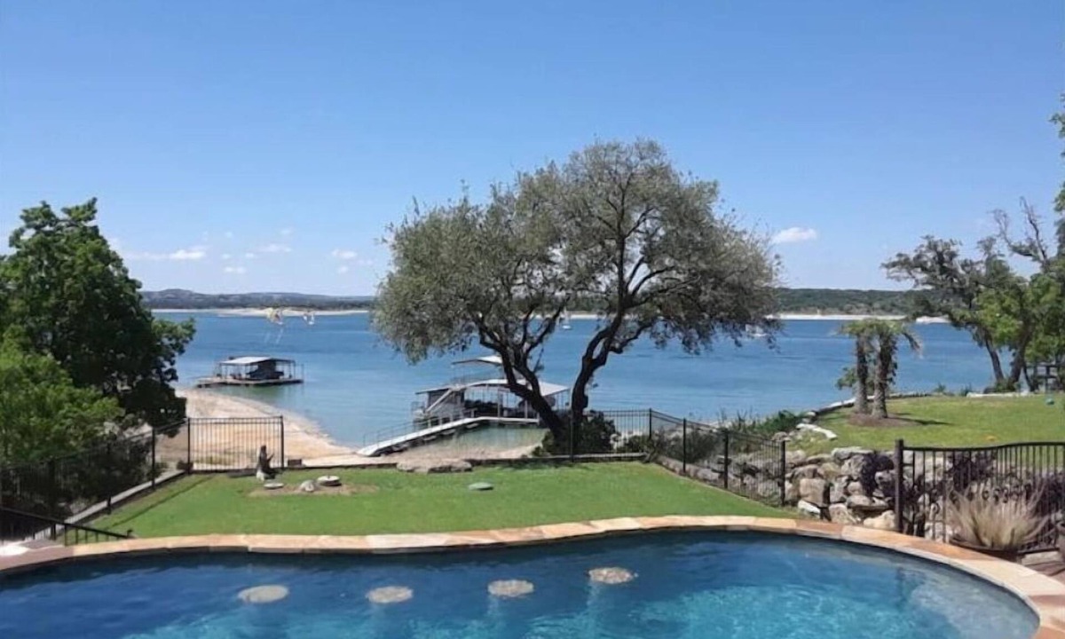 Rocky Ridge House | Luxury RESORT Style Home on Lake Travis with Poolnn