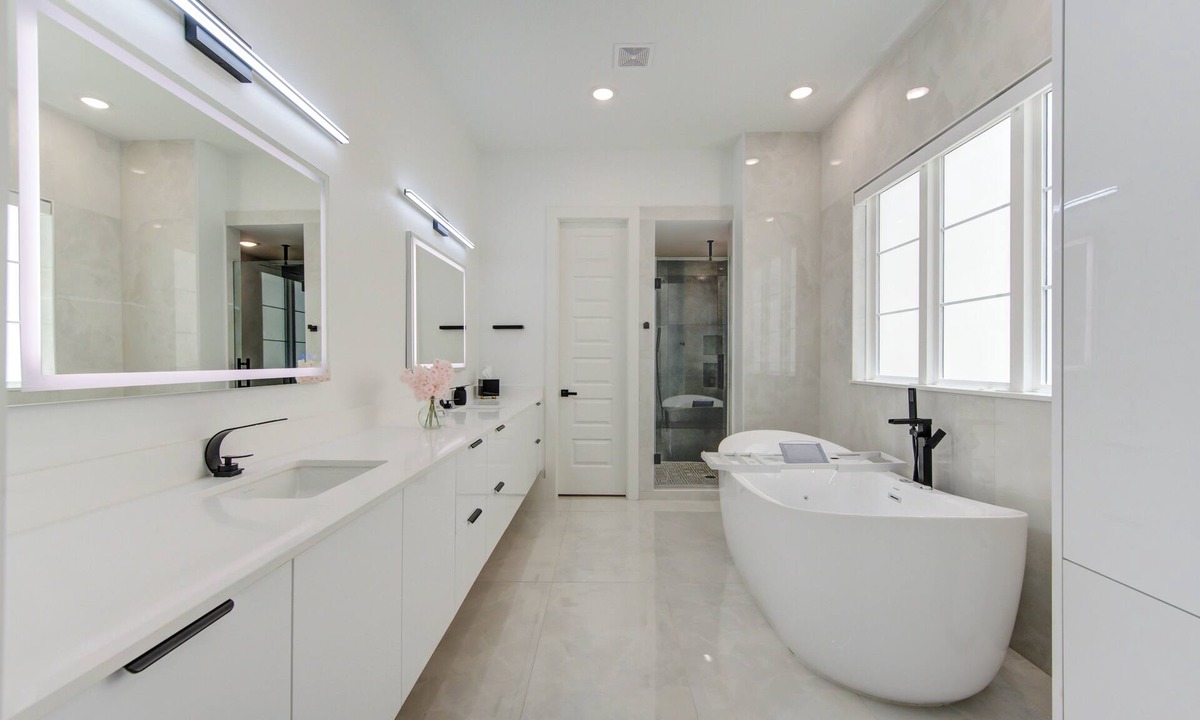 Houston House | Luxury World Cup Stay. Rooftop Views Elevator Galleria VIP Smart Home