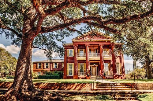 Natchez Hotel | Magnolia Hall - The Britton Suite - King Suite