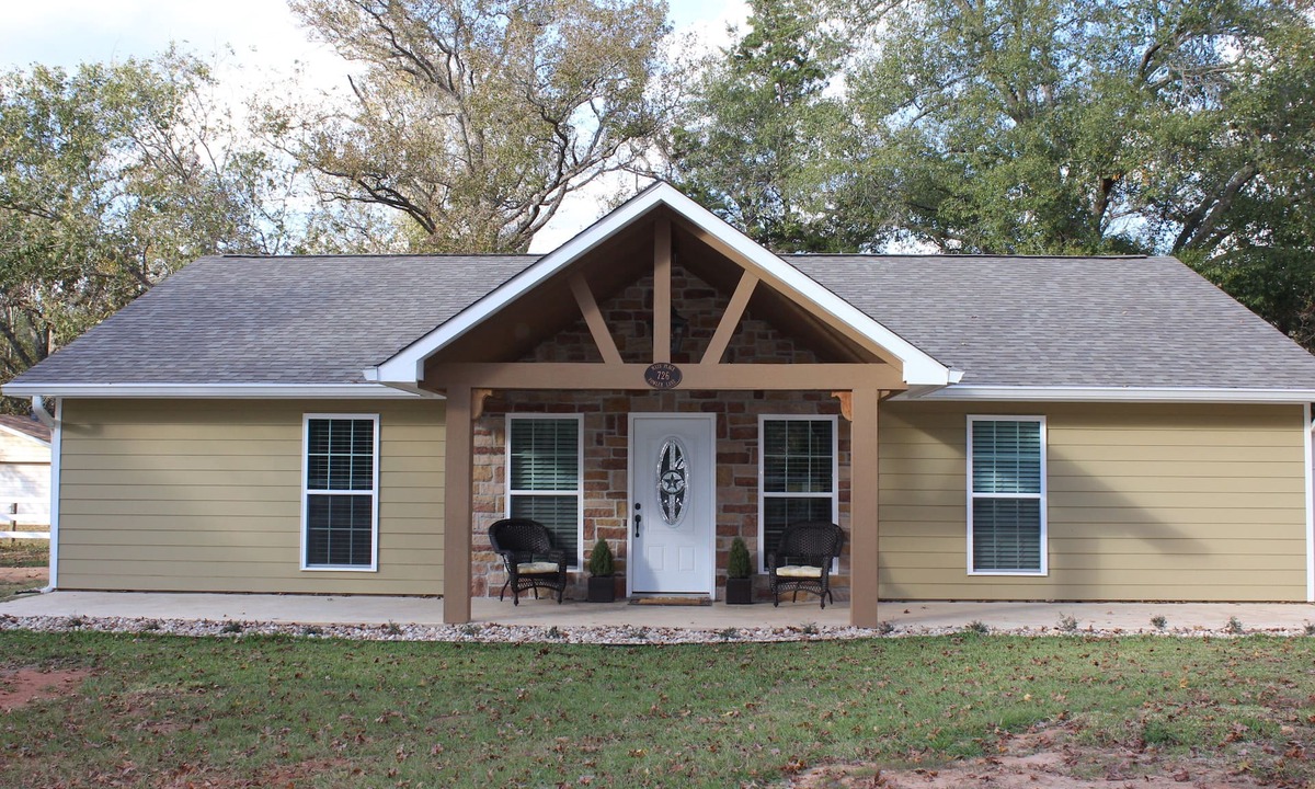 Crockett House | Mai's Place built for traveling guest who feel at home.