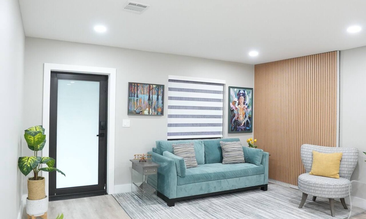 Hialeah House | Mango Tree House