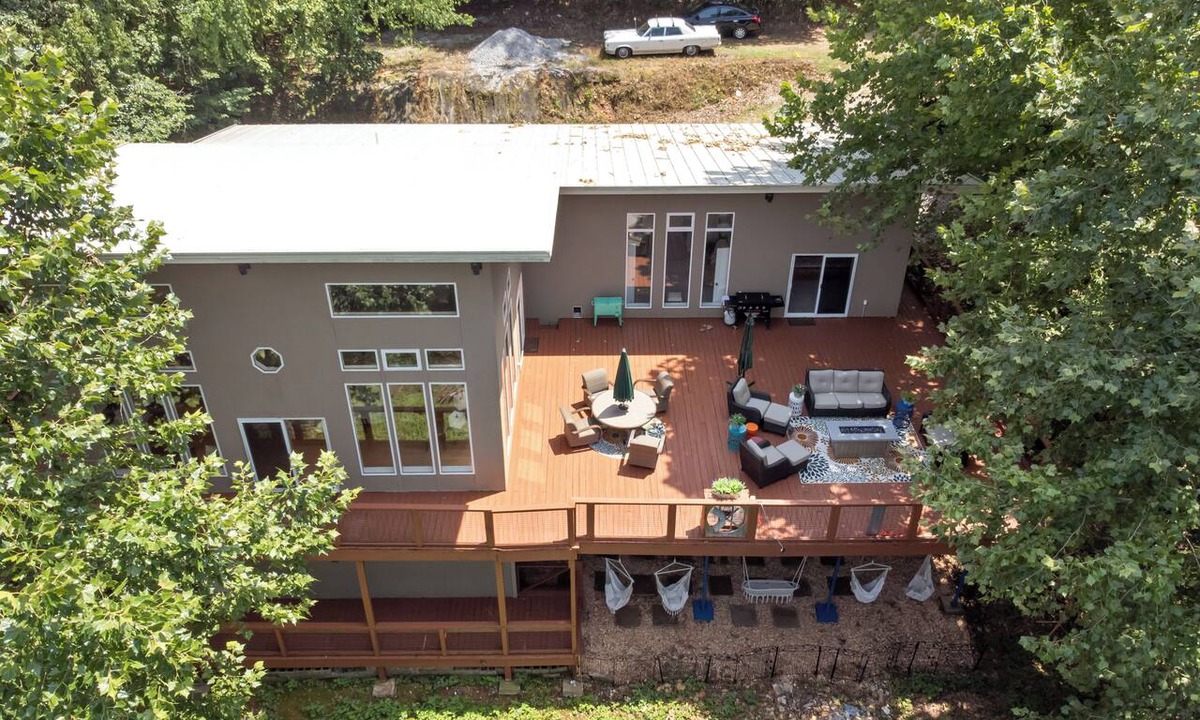 Springdale House | Massage Chair/Skiball/Darts/shuffelboard/foosball/slerps 24